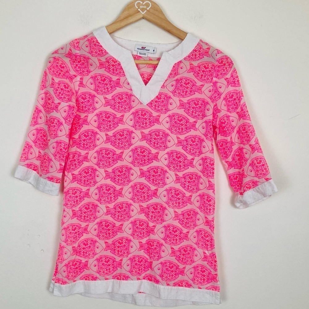 Vineyard Vines bright pink fish print tunic with white trim and long sleeves. M